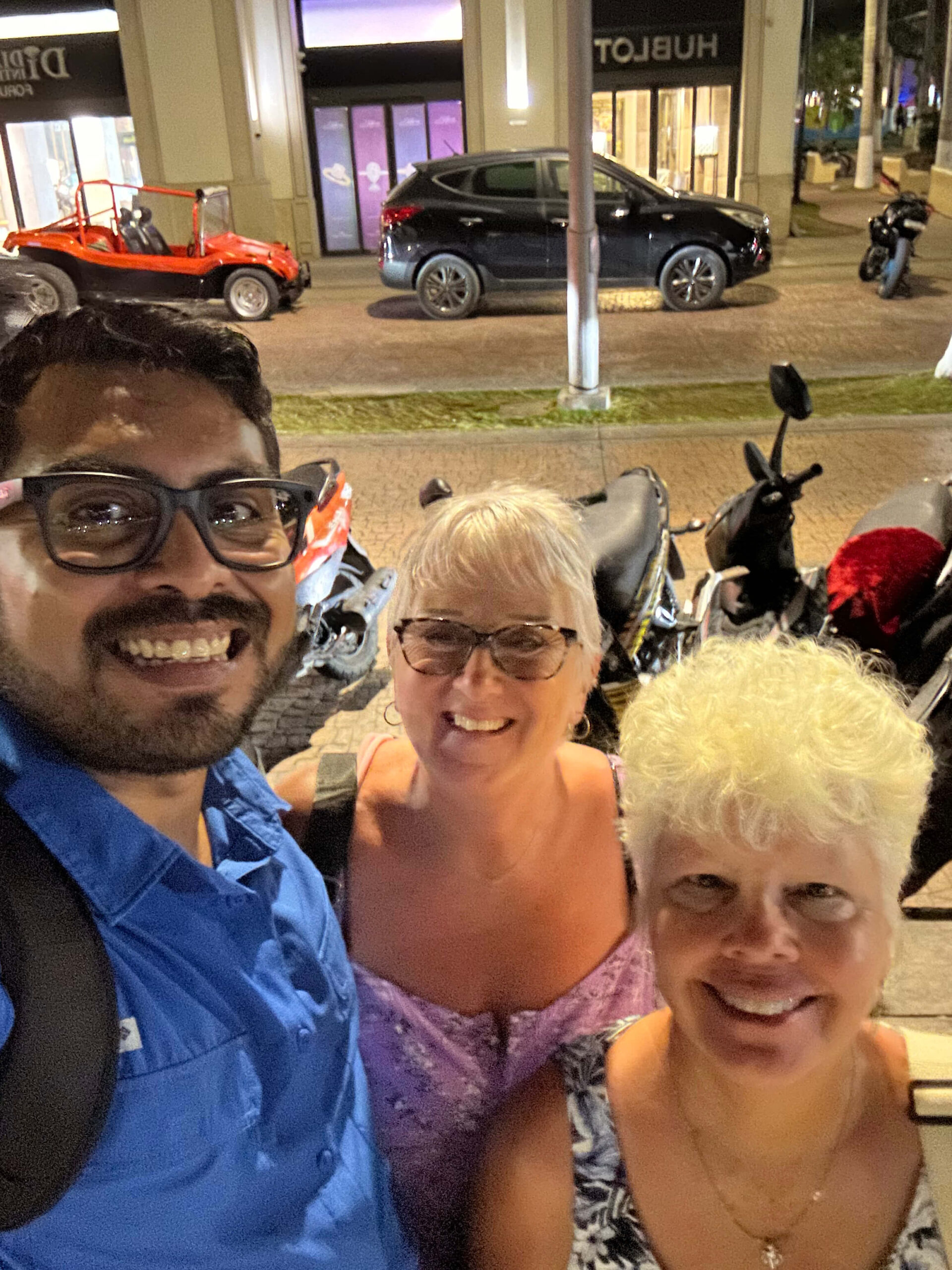 selfie happy clients sunset tour in cozumel